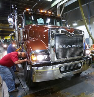 Mack Offers Tours of Macungie Plant