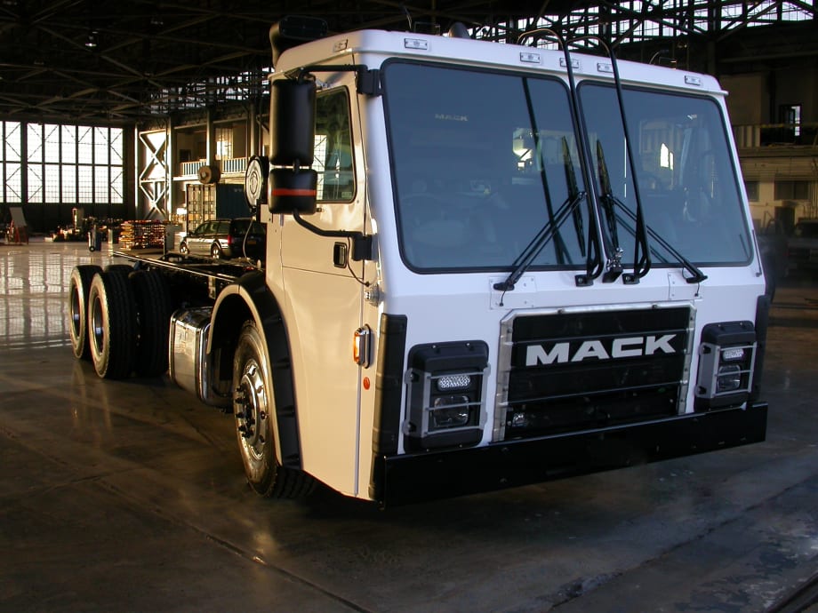 Mack to Evaluate Electric Powertrain for Refuse Trucks