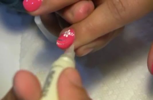 Easy Floral Nail Art, Plus Manicure How-To from Algae Veronica