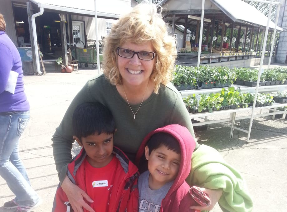 Bus driver arranges farm field trip for student