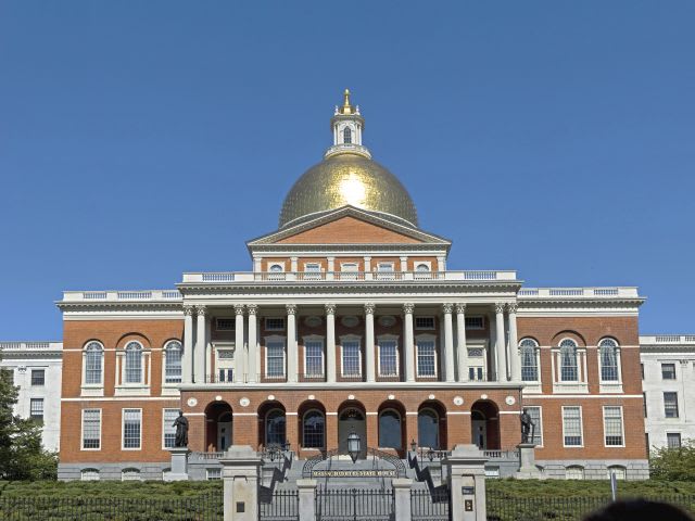 4 school bus seat belt bills under review in Massachusetts