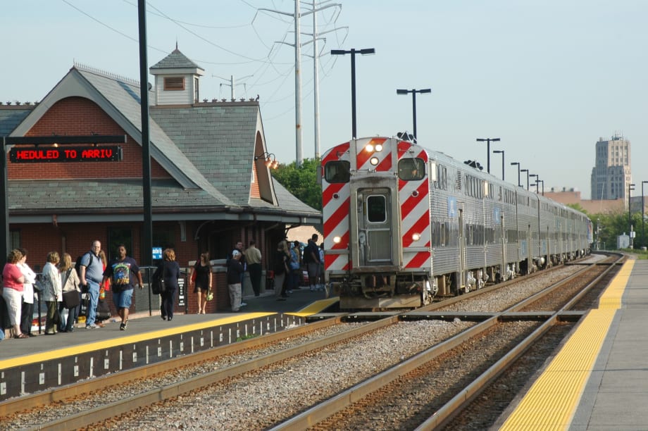 Chicago's Metra adding charging stations