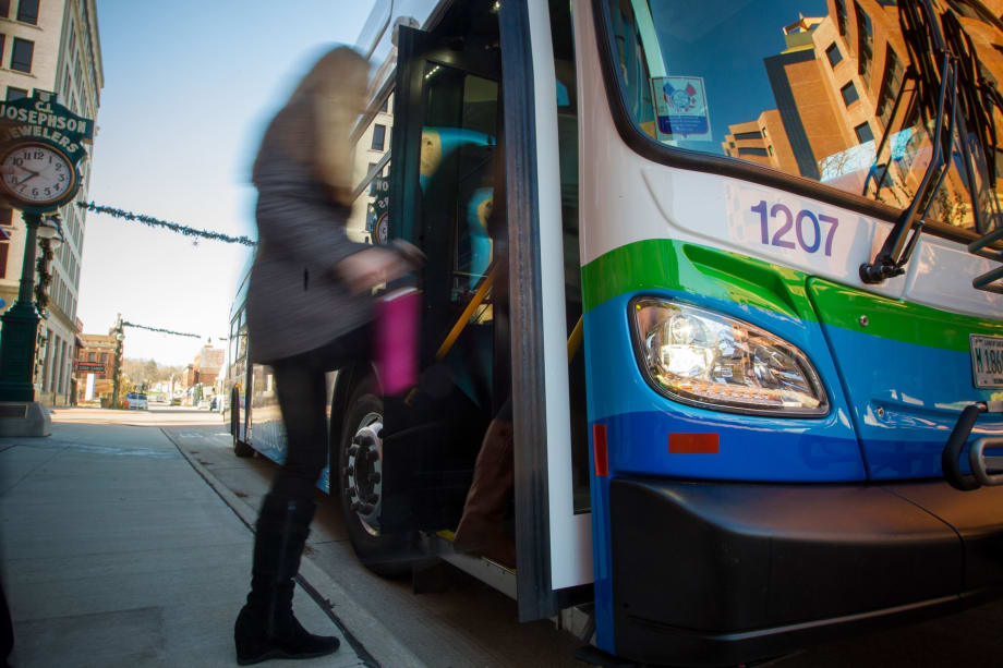 Ill. Quad Cities' MetroLINK bus partners with TransLoc