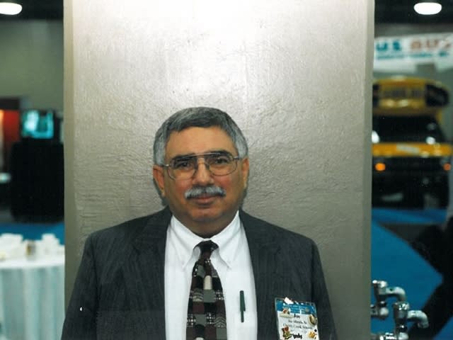 Transportation leader pushed for efficiency, bus ads