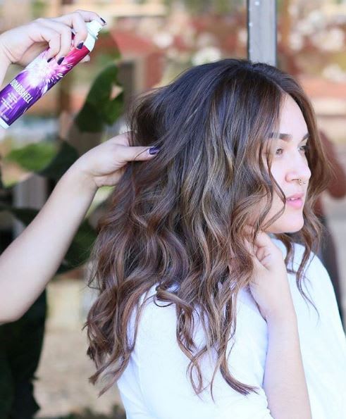 Aloxxi's New Bombshell Volumizing Grip Styler Gives Hair a Soft, Touchable Finish
