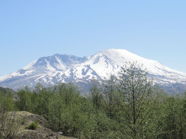 Pepper spray on school bus disrupts trip to volcano
