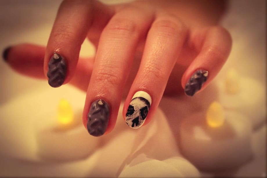 Interlocked Steel Skull Nail Art