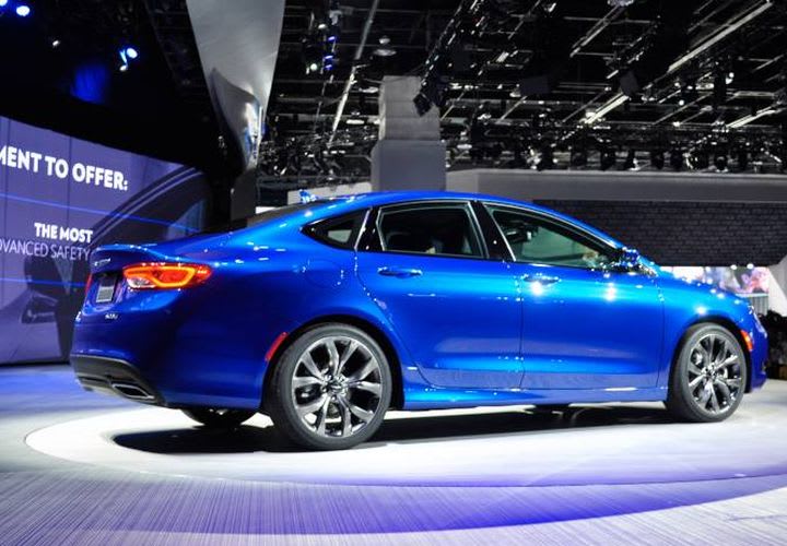 Chrysler: 2015 200 Sedan to Get 35 MPG