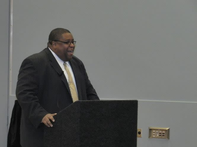 Feds show school bus support