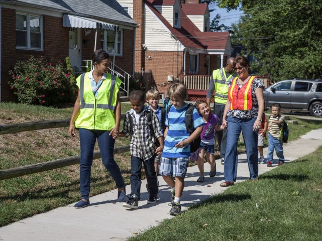 Walking School Bus Program Gets Moving in Central Oregon