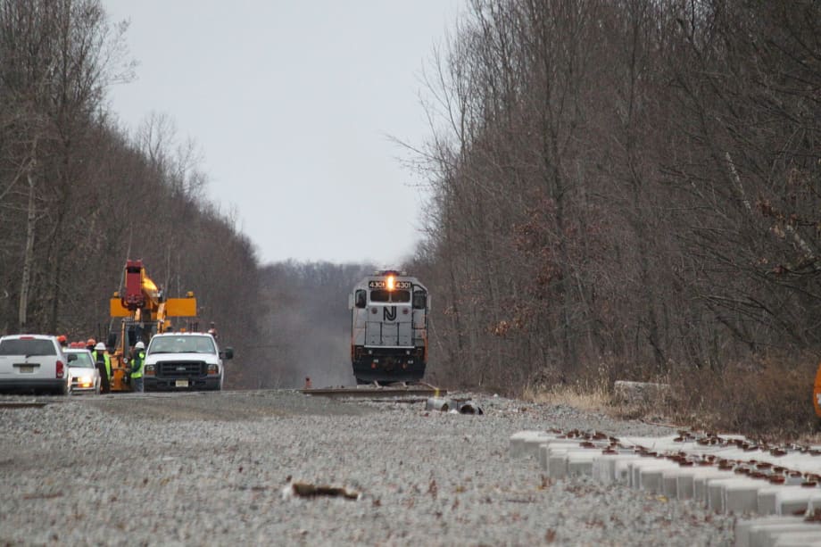 Final 2 rail unions sign contracts, avoid NJ Transit strike