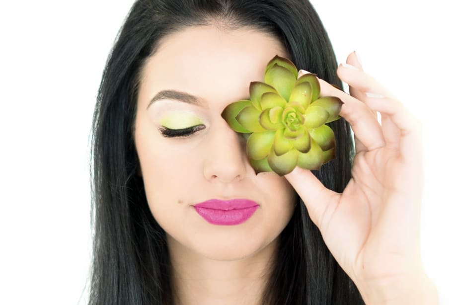 GET THE LOOK: Green Eyes for Springtime