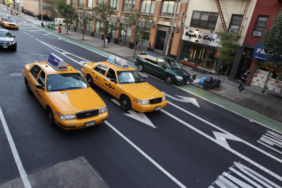Uber to drop rates to compete with N.Y. taxis