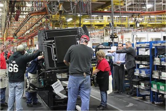Navistar Details Medium-Duty Deal with GM