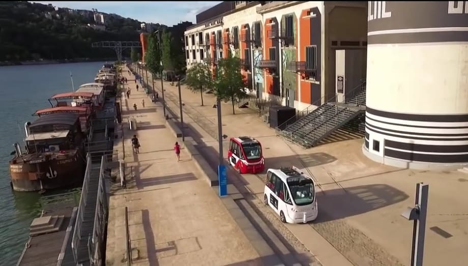 Driverless bus service in France sets world record