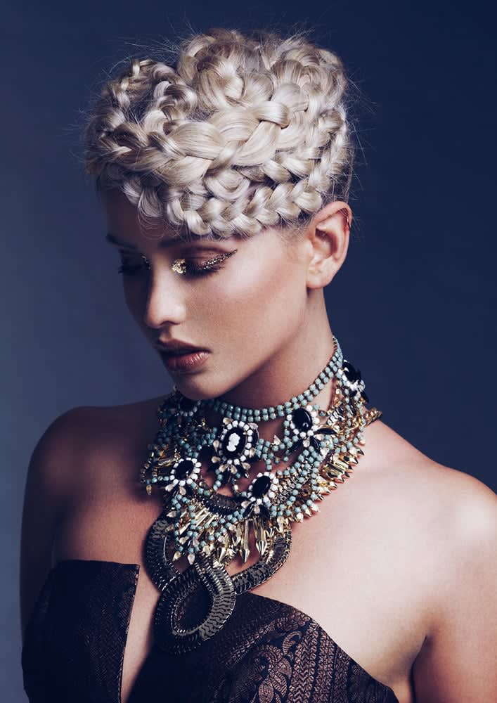 Nea Isis Collection