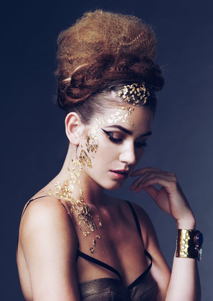 Nea Isis Collection