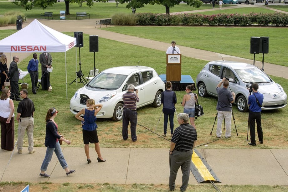 Nissan Donates LEAF to Middle Tennessee State University