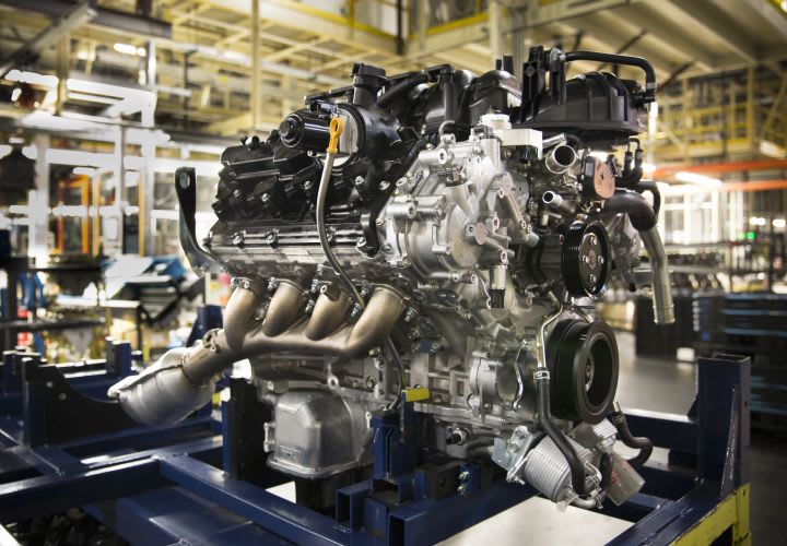 Nissan to Offer Gasoline-Powered V-8 for Titan XD