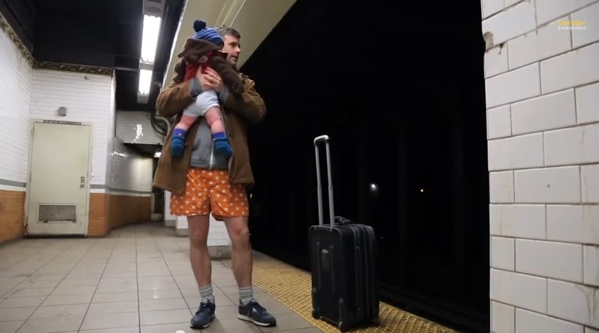 Pantless subway ride greets limbs with chilly weather