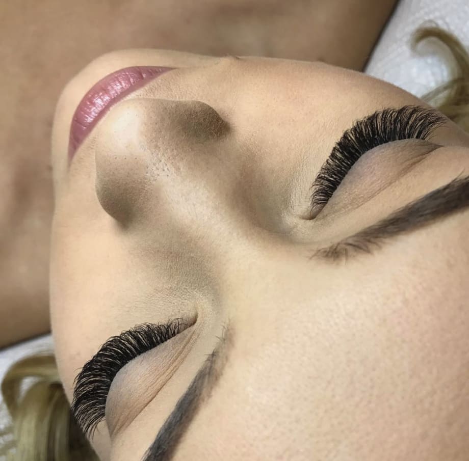 2 Ways to Save Time & Be More Efficient When Applying Lashes