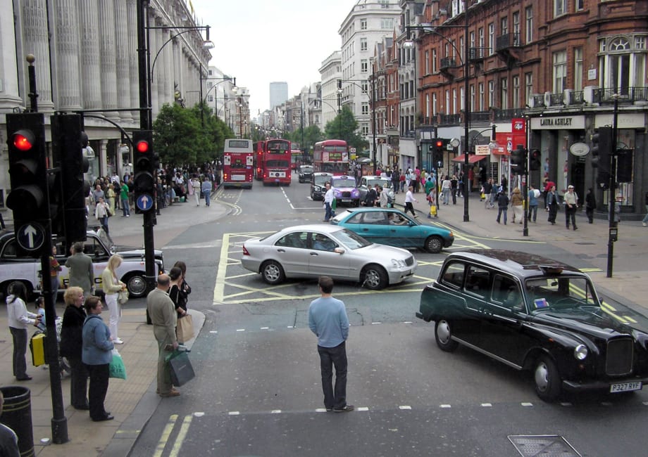 Uber CEO Apologizes for Loss of London License