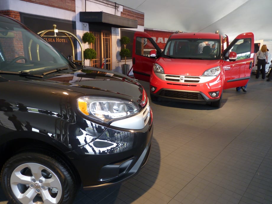Chrysler First Looks and First Drives