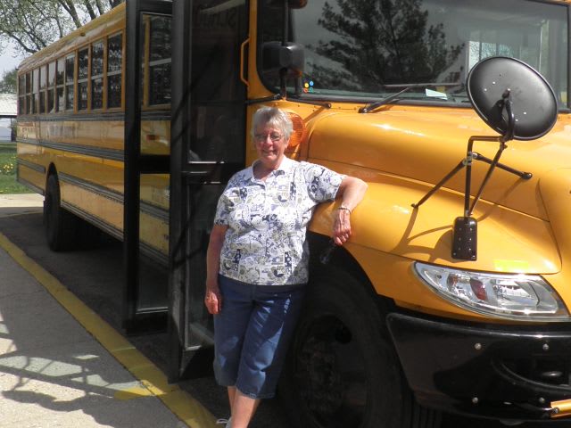 Illinois bus driver logs 46 years behind the wheel
