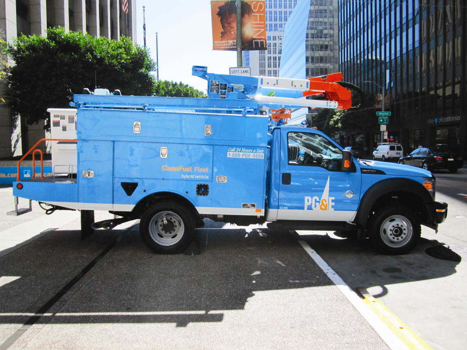 PG&E Adds Hybrid-Electric Bucket Trucks
