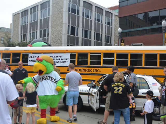 Pittsburgh Pirates support school bus safety event