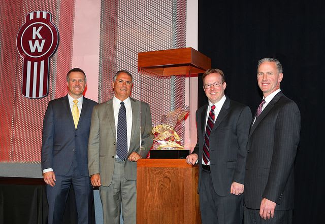 Kenworth Hands Out Dealer Awards