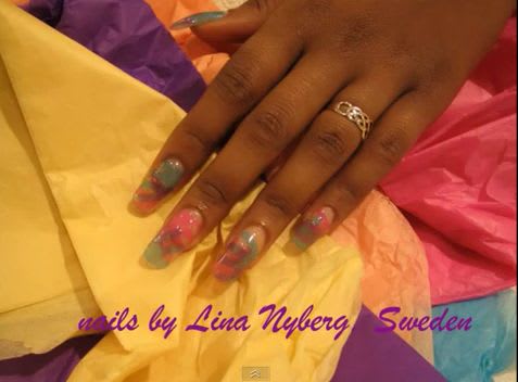 Easy Paper Hands Nail Art Design by Lina Nyberg