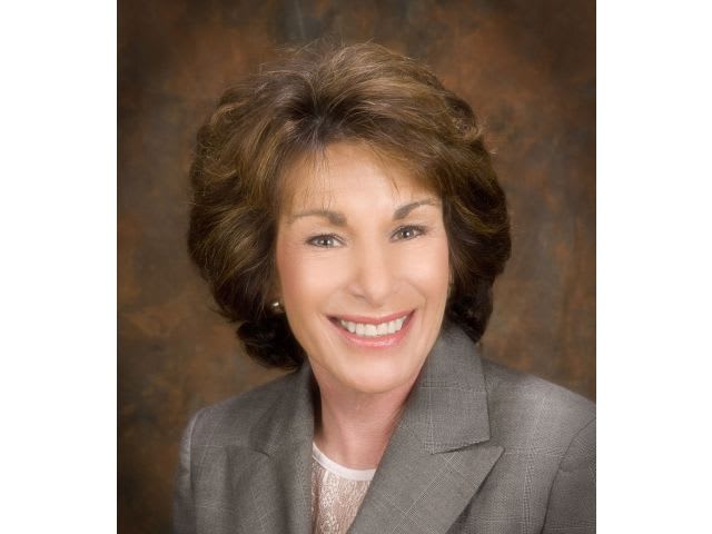 Peggy Burns awarded as School Bus Champion