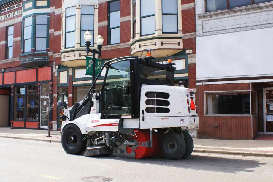 Elgin Pelican Delivers Cleaner Curb Appeal