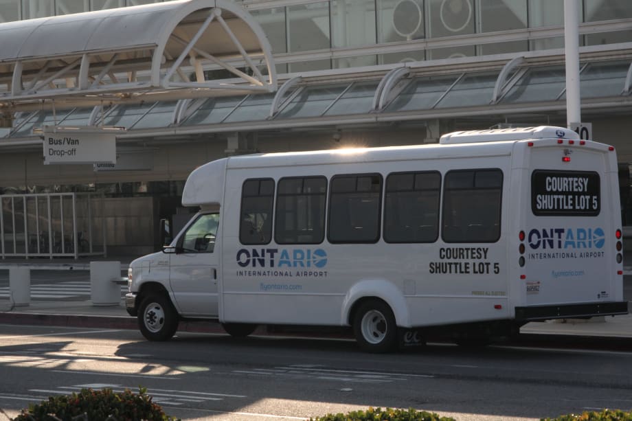 Phoenix Motorcars provides electric shuttle bus for Calif. airport contractor