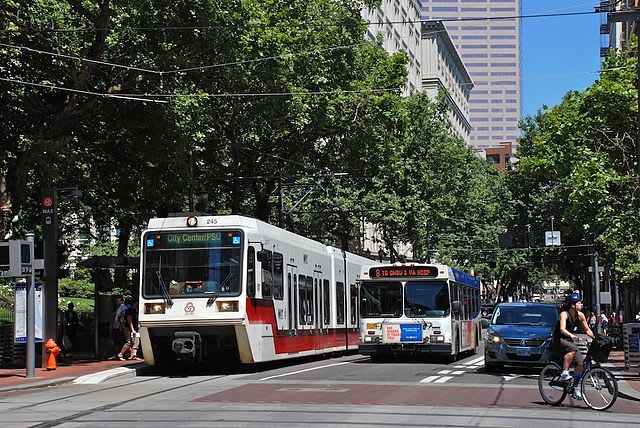 APTA: Public Transit users save $9,316 annually