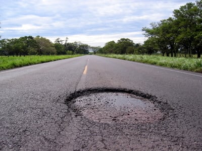 Detroit Potholes Sending Residents to Rental Car Facilities