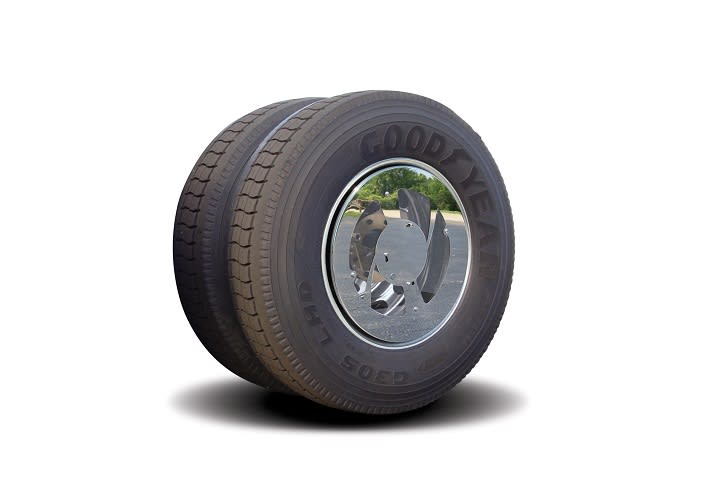 Peterbilt Offers Aero Wheel Covers on Model 579