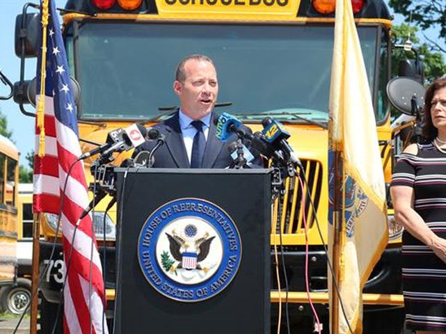 Lawmakers Launch Effort to Mandate Seat Belts on School Buses Nationwide