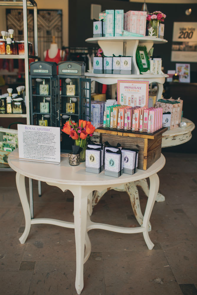 Aromatic Edutainment: Salon Roux's Retail Event