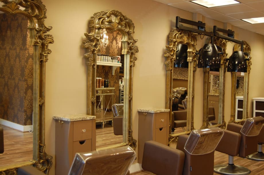 Salon CoCo Bond