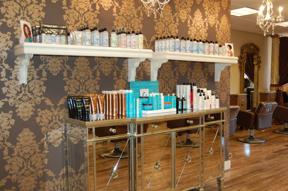 Salon CoCo Bond