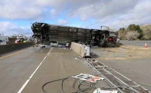 Inadequate highway markings led to deadly Greyhound crash: NTSB