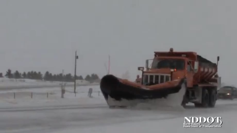 Sharing the Road With Snowplows [Fleet Video Safety Tip]