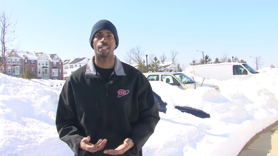 Safety Video Tip: Removing Snow from Your Vehicle
