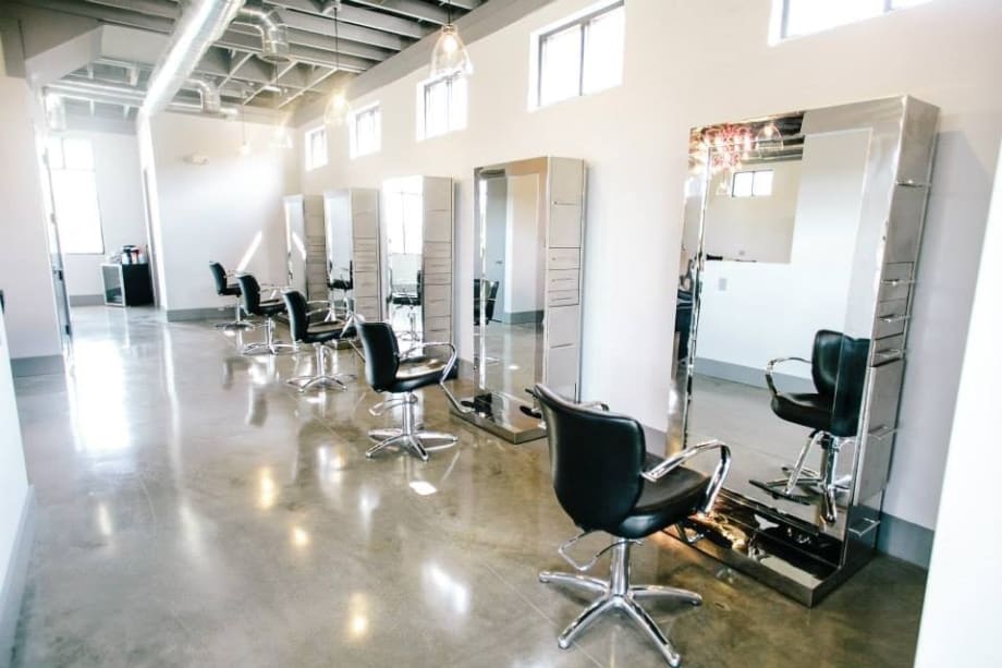 Signature Salon Learns to Thrive