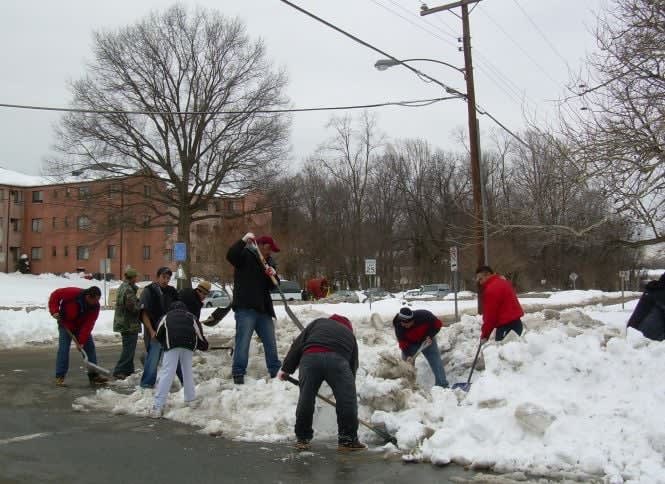 Volunteers clear paths to schools, bus stops