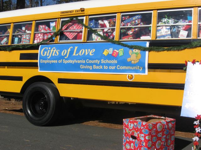 Virginia district fills bus with gifts for students