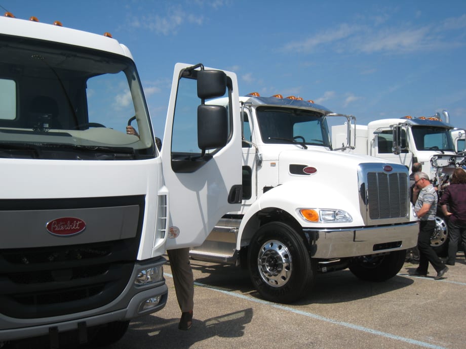 Peterbilt Showcases Medium-Duty Products at Fleet Event