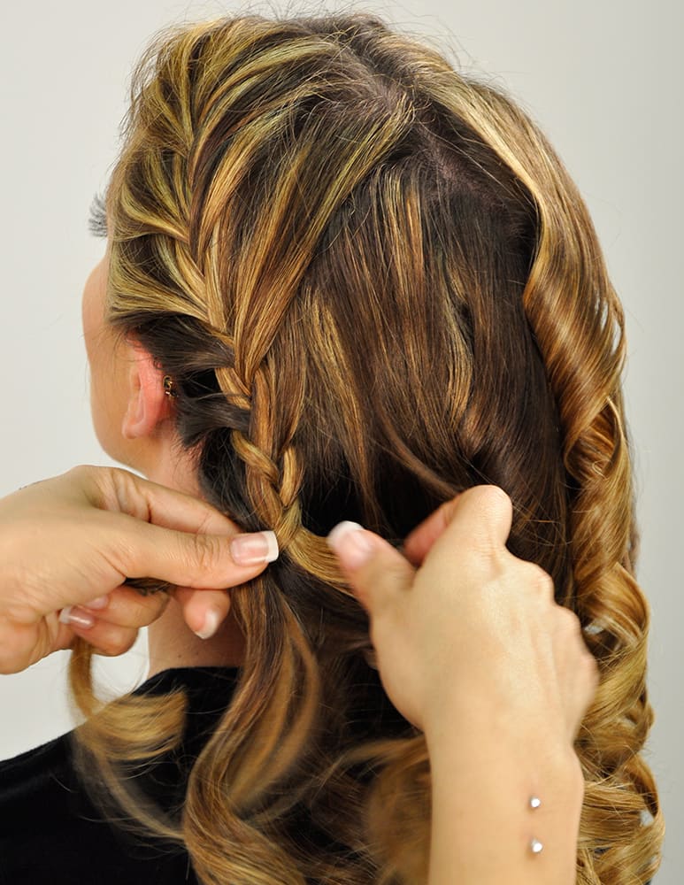 HOW-TO: Maria Menounos' Grecian Goddess Braids
